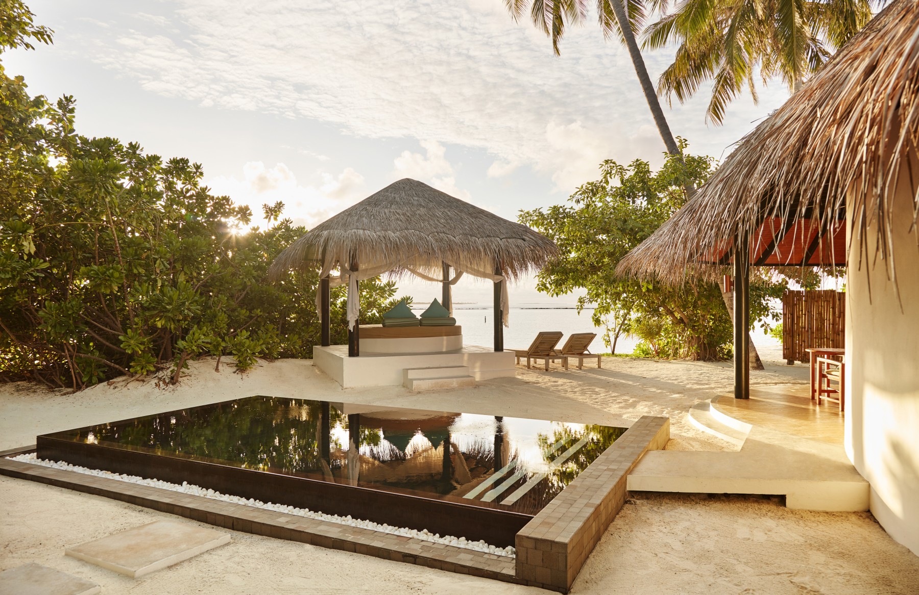 Family Deluxe Beach Villa with Pool